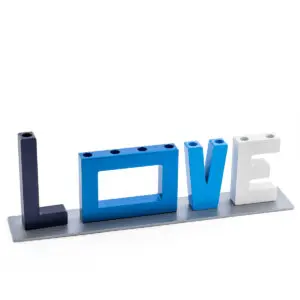 חנוכיית אותיות Love כחול/לבן