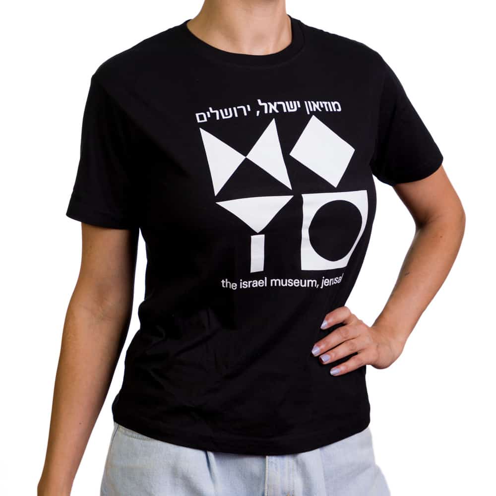חולצת טי בהדפס סמל המוזיאון – שחור (במגוון מידות למבוגרים)