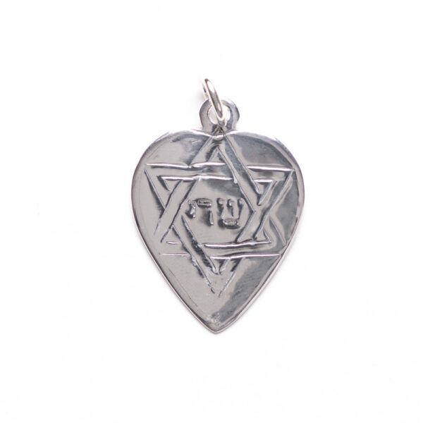 תליון-קמע מגן-דוד בתוך לב עם שרשרת